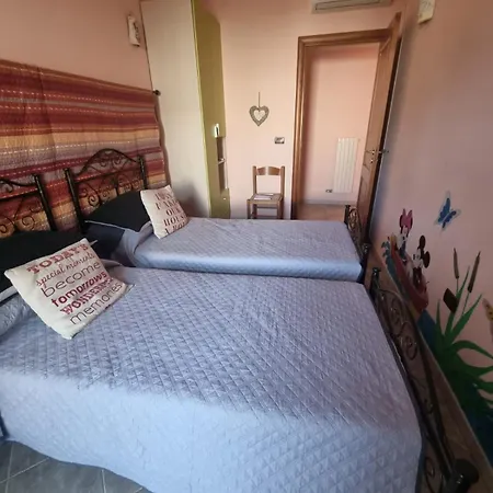Apartment 2 Bedroomed - Sleeps 5 *
