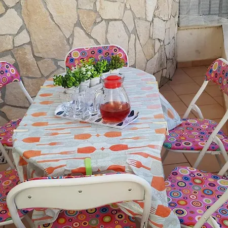 2 Bedroomed - Sleeps 5 Apartment