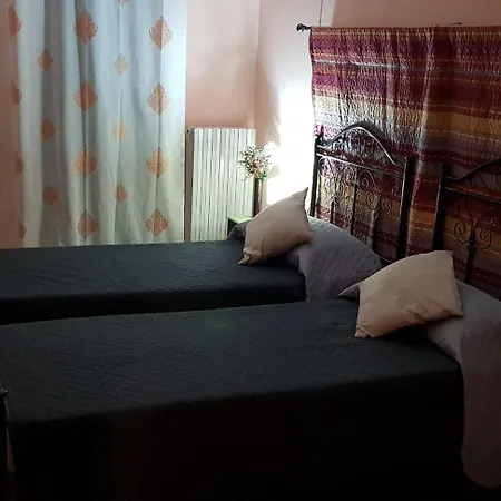 Apartment 2 Bedroomed - Sleeps 5 *