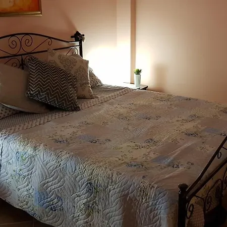 2 Bedroomed - Sleeps 5 Apartment Otranto