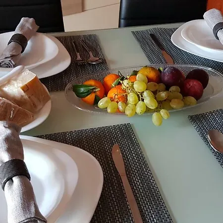 2 Bedroomed - Sleeps 5 *